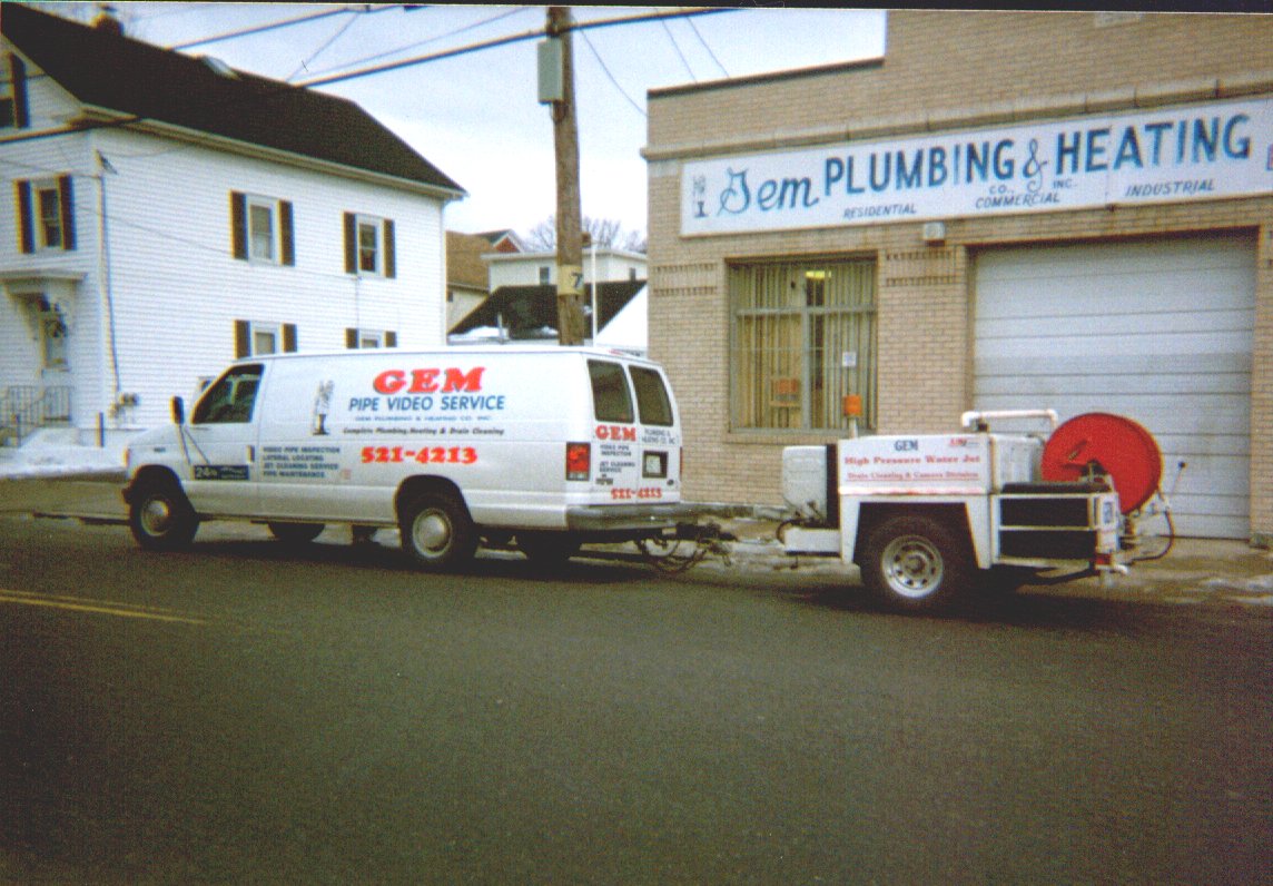 store.jpg (186037 bytes)